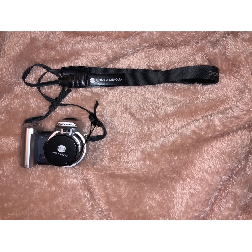 Konica Minolta DiMage Z2 4.0 Megs Pixels Camera